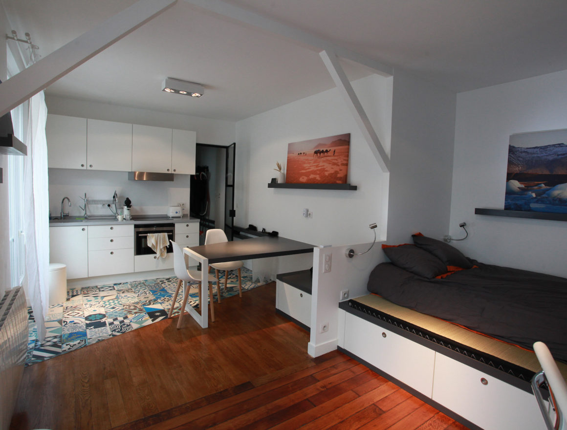 34 m2 I un appartement zen ou « travail et voyages » font bon ménage.