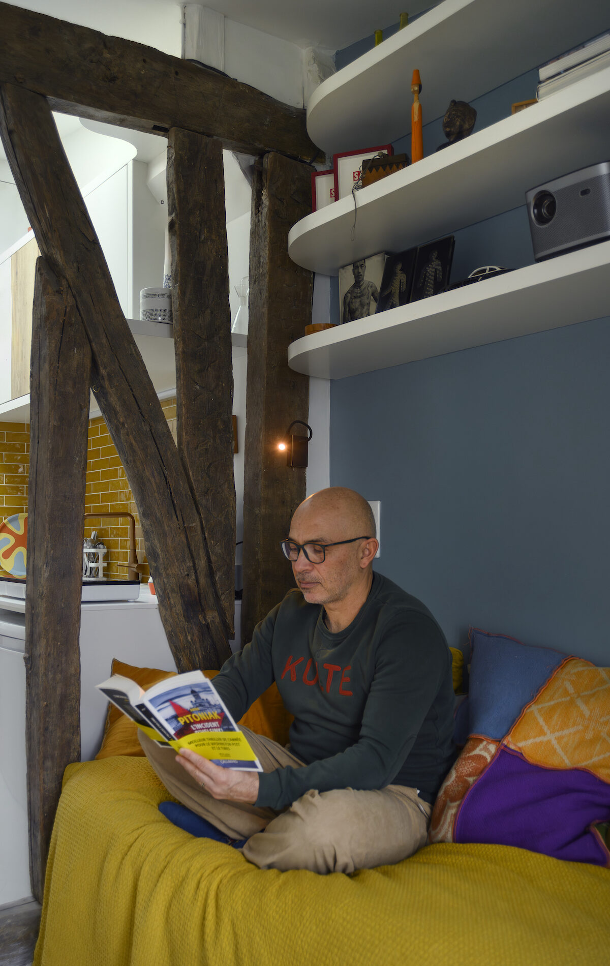 Studio de 12 m² sous les toits à Paris avec structure apparente