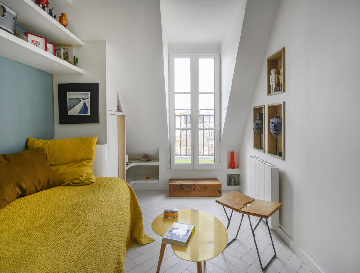 Coin nuit dans une petite surface sous les toits