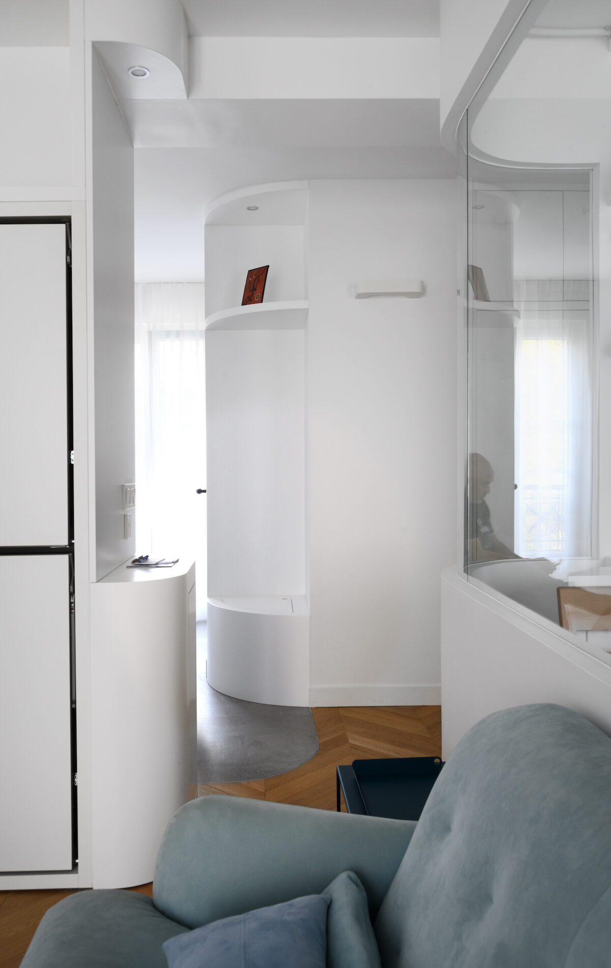 Lits superposés intégrés sur mesure dans un petit appartement parisien